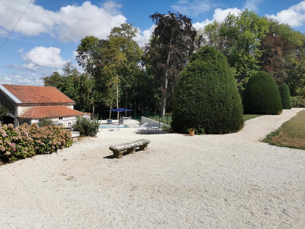 Chateau Des Barres Sainpuits Bagian luar foto